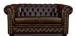 Ta wyjątkowo elegancka i stylowa sofa w stylu Chesterfield jest symbolem klasy i wyrafinowania na całym świecie