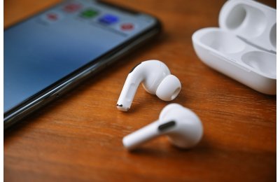 Jak powstrzymać AirPods przed czytaniem tekstów?
